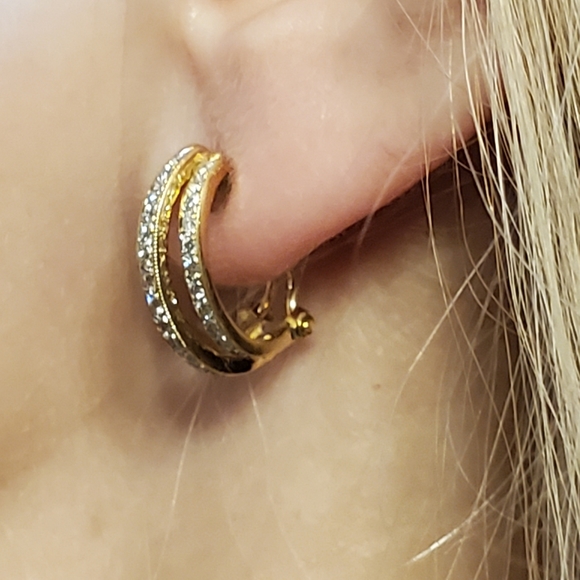 18K   GOLD DIAMOND EARRINGS. - Picture 3 of 10